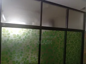 They Glas Door.