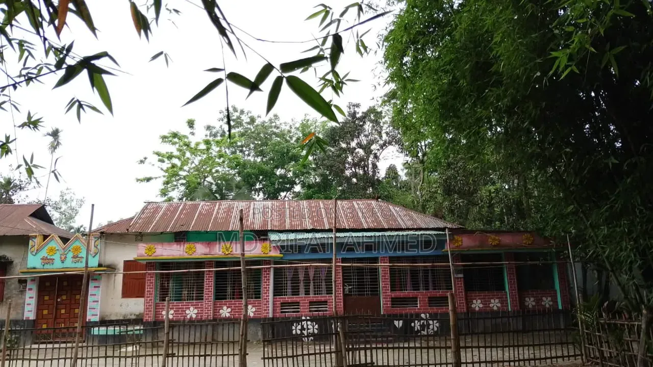 গাইবান্ধা সদরে ৫ বেডরুমের ফার্নিশড বাড়ি বিক্রয়ের জন্য