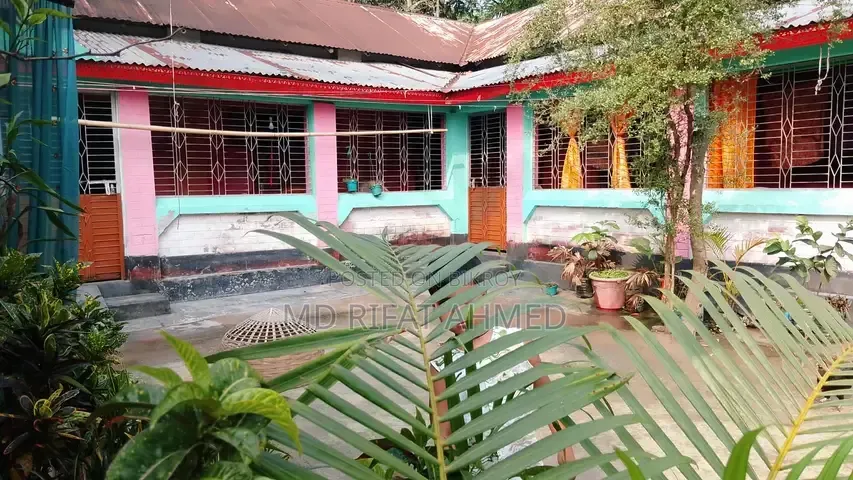 গাইবান্ধা সদরে ৫ বেডরুমের ফার্নিশড বাড়ি বিক্রয়ের জন্য