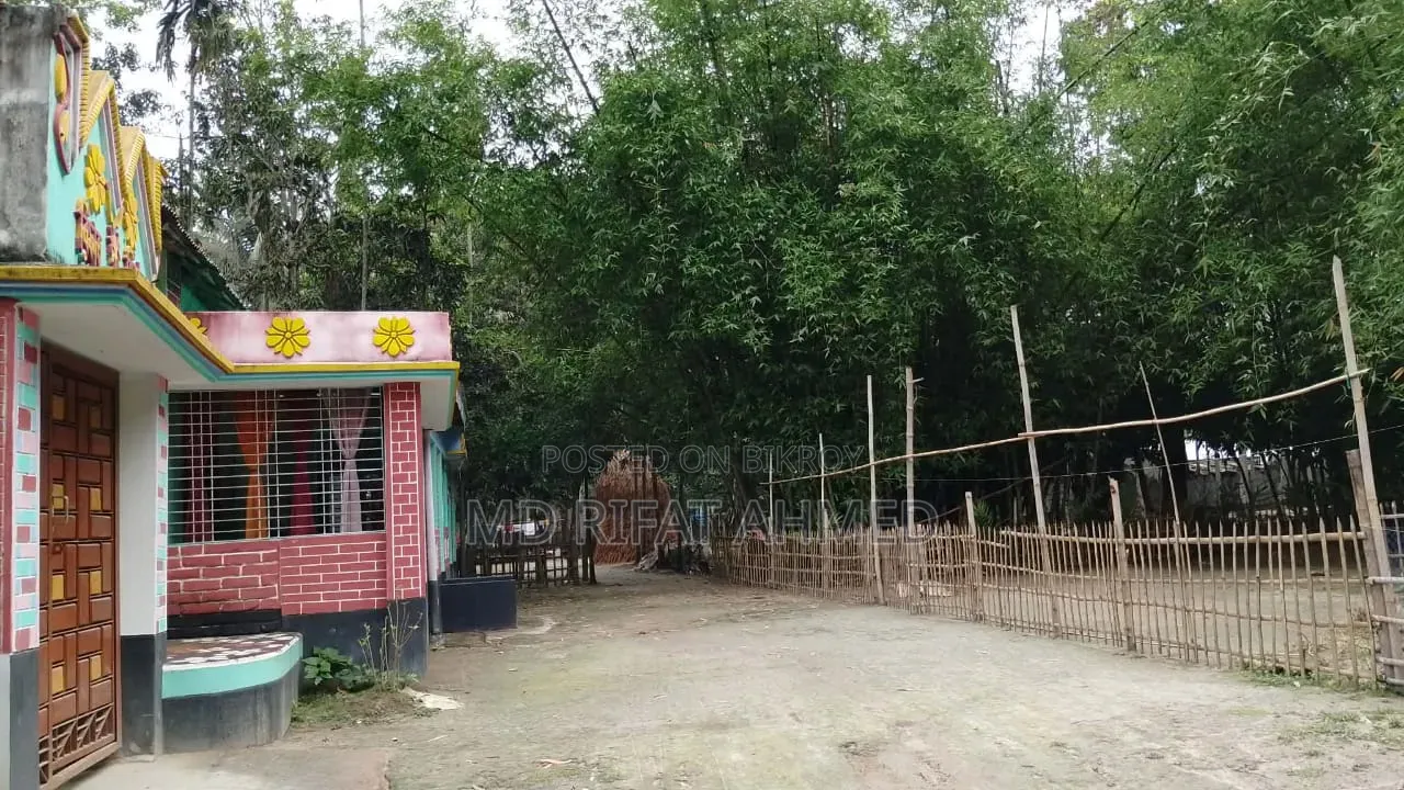 গাইবান্ধা সদরে ৫ বেডরুমের ফার্নিশড বাড়ি বিক্রয়ের জন্য