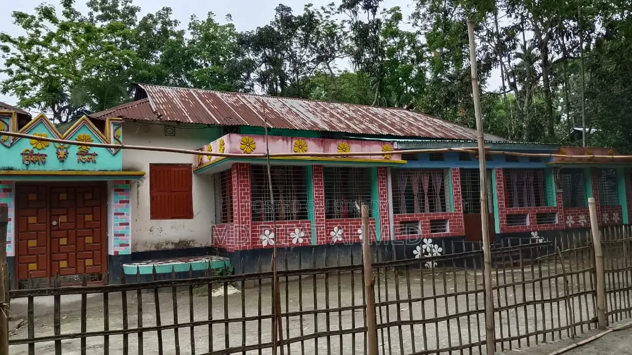 গাইবান্ধা সদরে ৫ বেডরুমের ফার্নিশড বাড়ি বিক্রয়ের জন্য