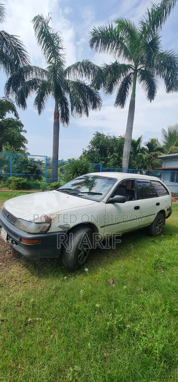 Toyota Corolla 1990 White