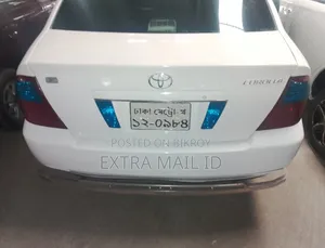 টয়োটা করোলা ২০০১ সাদা