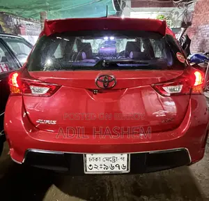 Toyota Auris 2012 Red