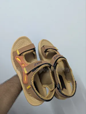 নাইকি ভেলক্রো স্ট্র্যাপস