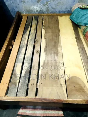 এই কাঠের খাটটি বিক্রি করা হবে