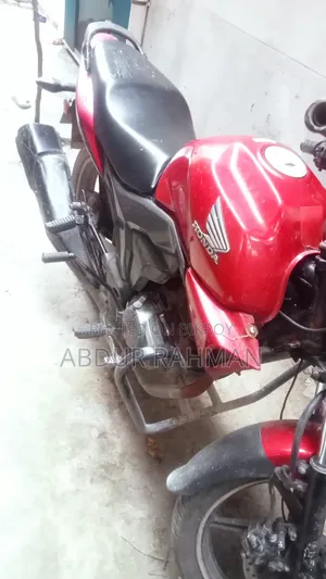 Honda CB 2017 Red