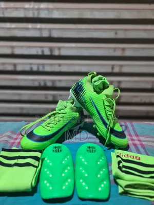 নিক কোম্পানির ফুড বল খেলার জুতা