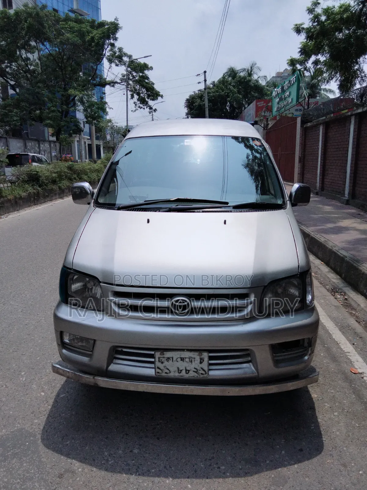 Toyota Noah 2.0 All-Wheel Drive (8 Seater) 2003 Silver