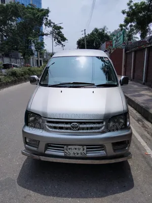 Toyota Noah 2.0 All-Wheel Drive (8 Seater) 2003 Silver