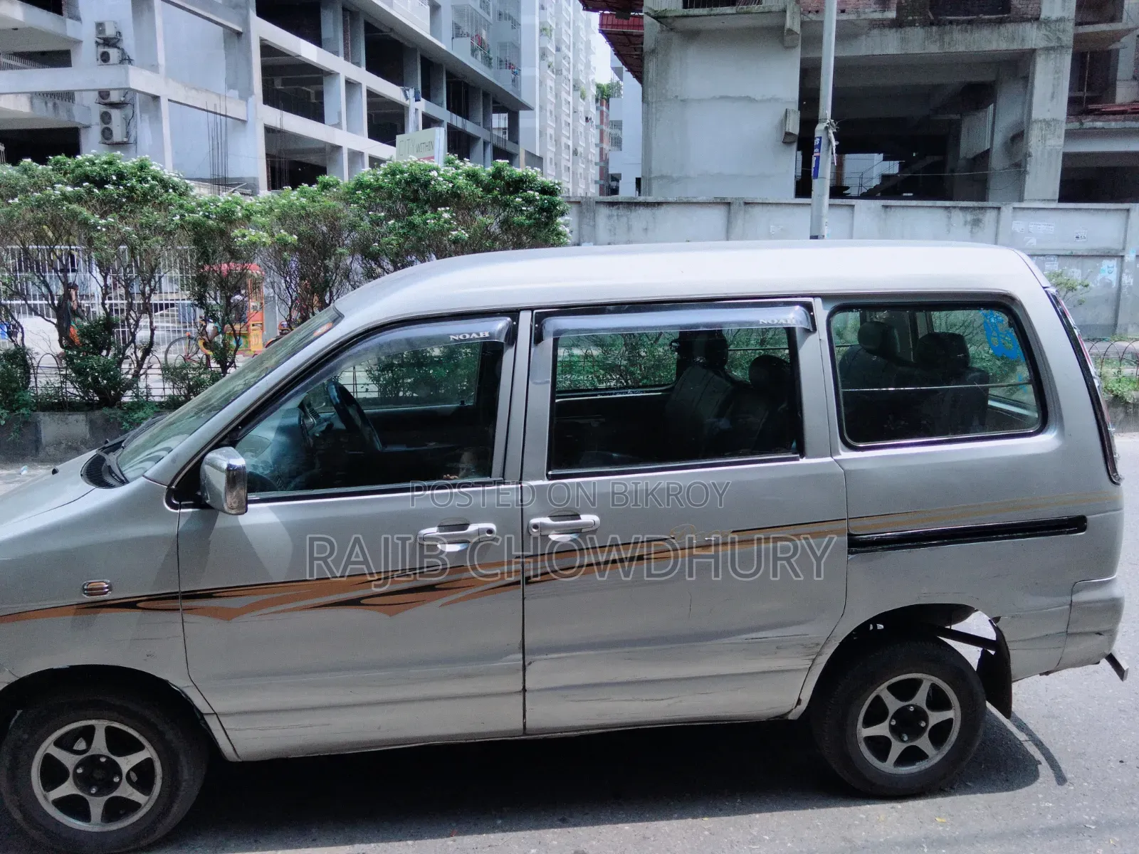 Toyota Noah 2.0 All-Wheel Drive (8 Seater) 2003 Silver