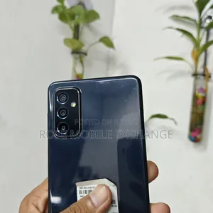 নতুন স্যামসাং গ্যালাক্সি এম৫২ ৫জি ১২৮ জিবি ব্লু