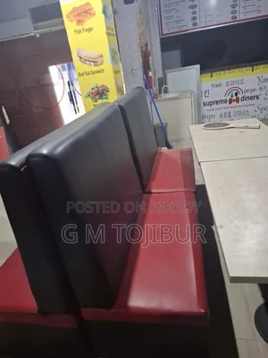 রেস্টুরেন্টের ব্যবহারিত সোফা তিনজনের বসাতে পারবে