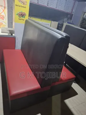 রেস্টুরেন্টের ব্যবহারিত সোফা তিনজনের বসাতে পারবে