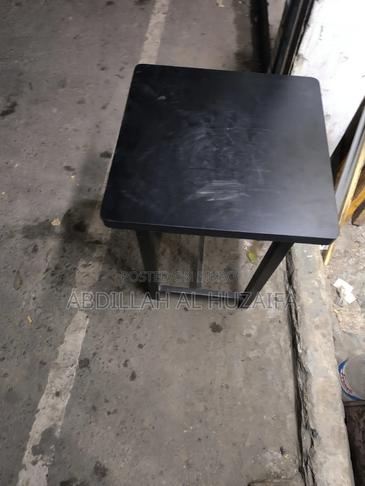 Small table, brand new, no damage.