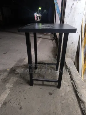Small table, brand new, no damage.