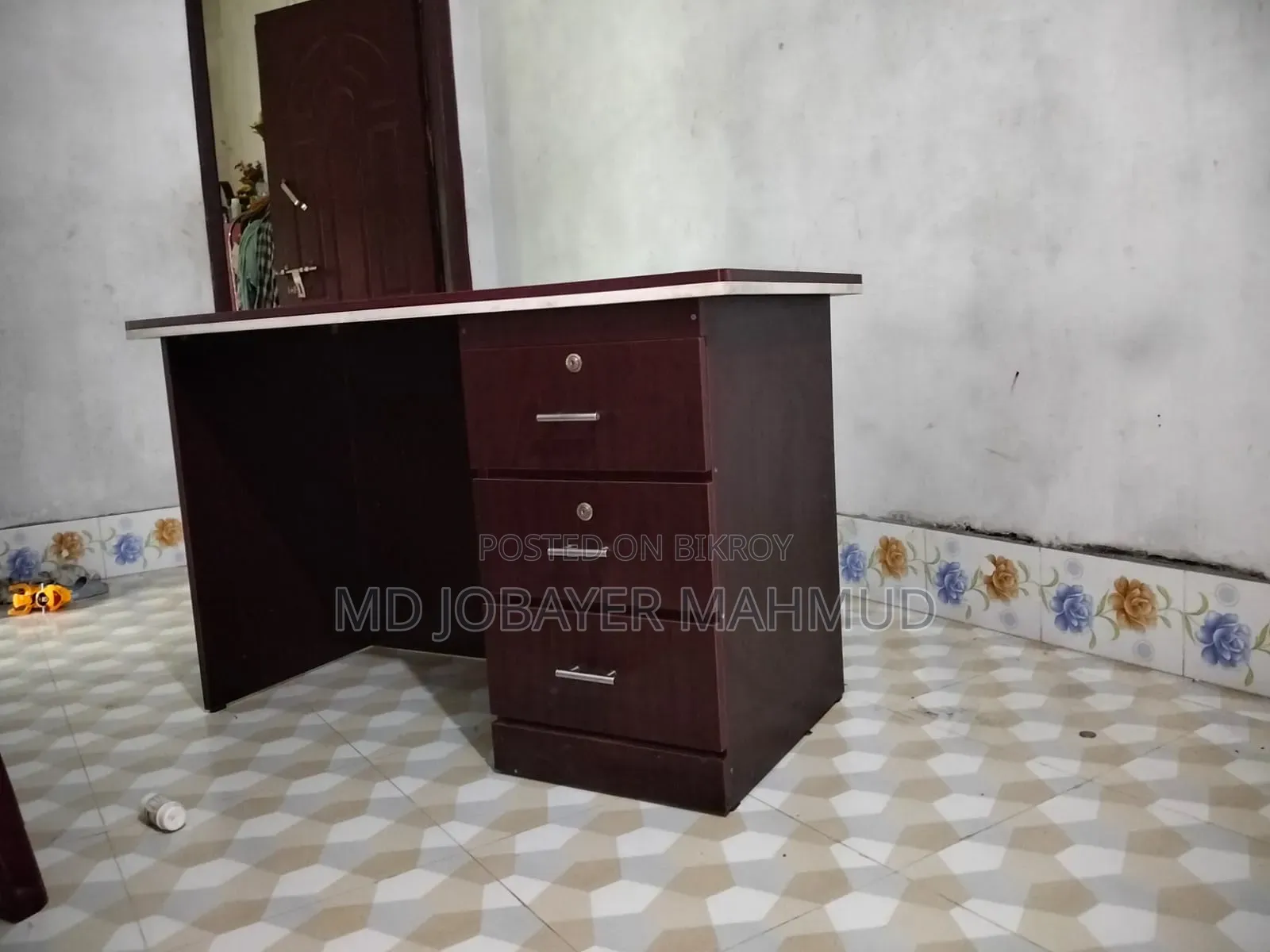 1-Person Partex Office Table – For Sale