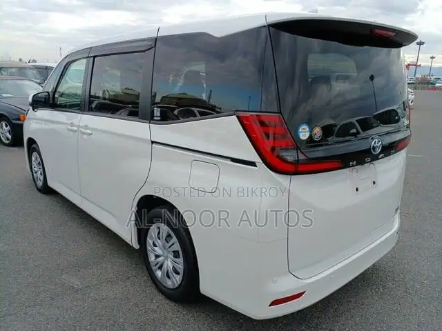Toyota Noah 2022 Pearl