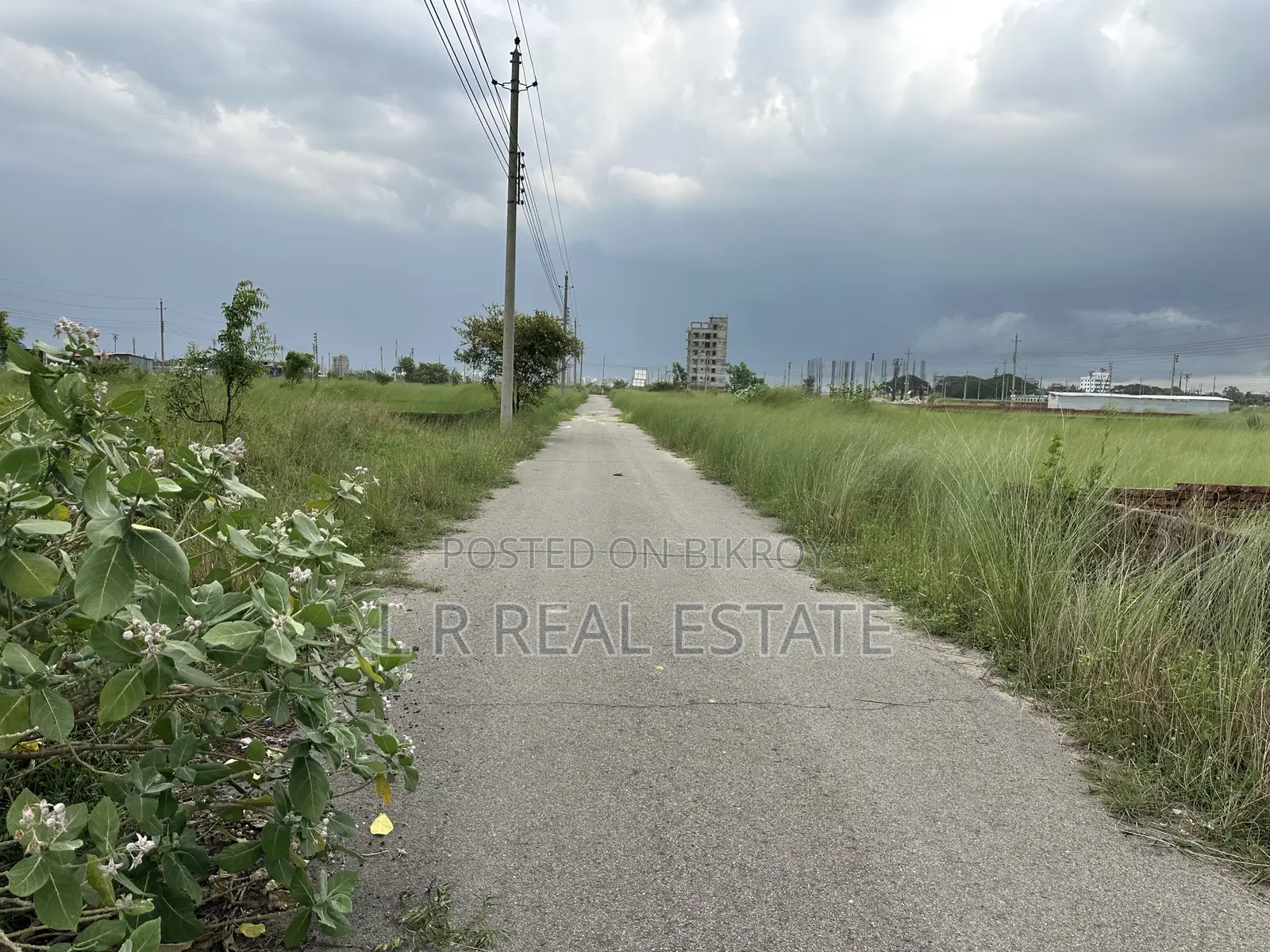 পি-ব্লক,(৩+৩)=৬ কাঠা, প্লট আর্জেন্ট বিক্রি হবে,বসুন্ধরা আ/এ