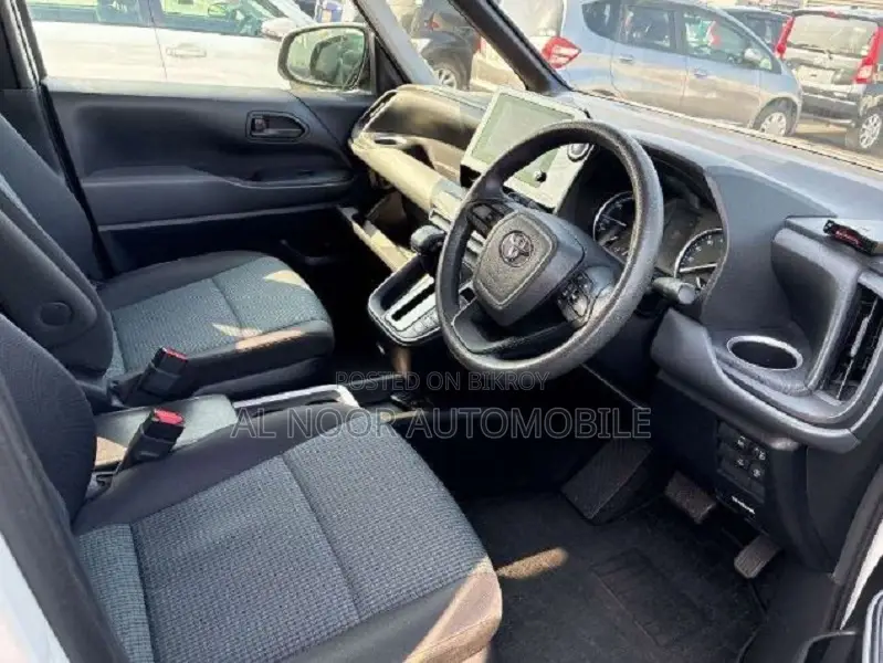 Toyota Noah 2022 Pearl