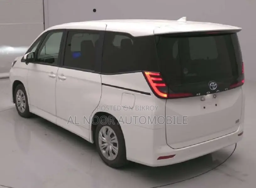 Toyota Noah 2022 Pearl