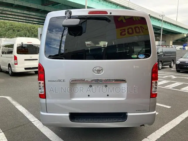 Toyota HiAce 2021 Silver