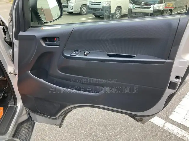 Toyota HiAce 2021 Silver