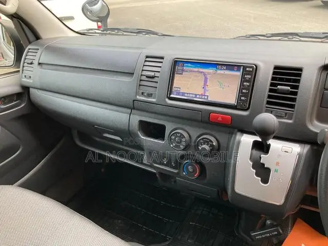 Toyota HiAce 2021 Silver