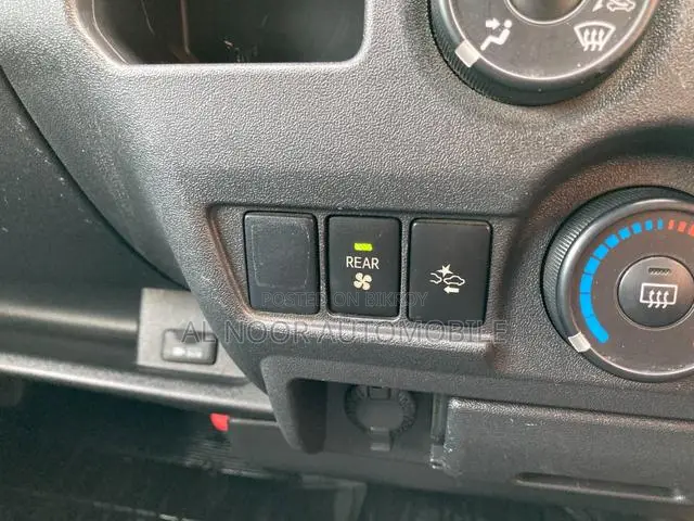 Toyota HiAce 2021 Silver