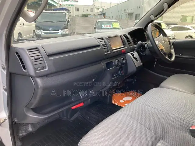 Toyota HiAce 2021 Silver