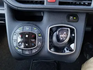 Toyota Noah 1.8 FWD Hybrid (7 Seater) 2021 Silver