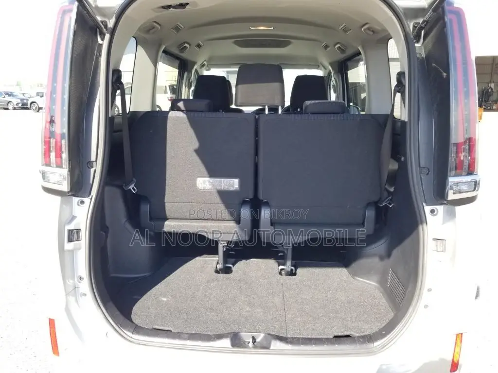Toyota Noah 1.8 FWD Hybrid (7 Seater) 2021 Silver
