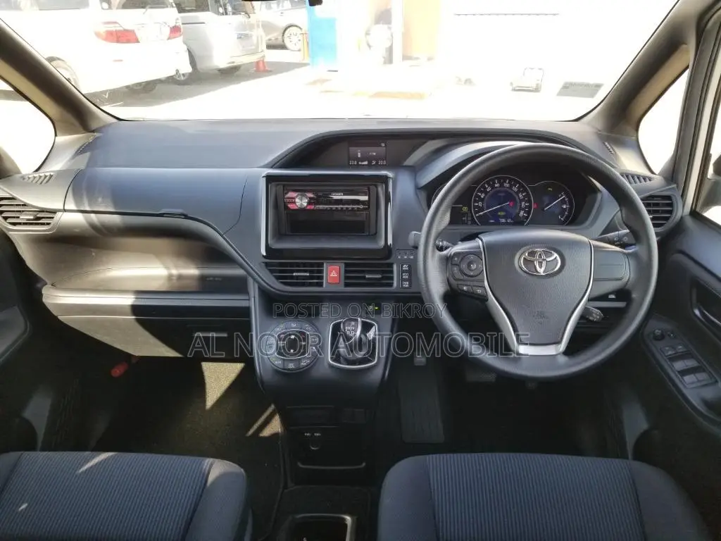 Toyota Noah 1.8 FWD Hybrid (7 Seater) 2021 Silver
