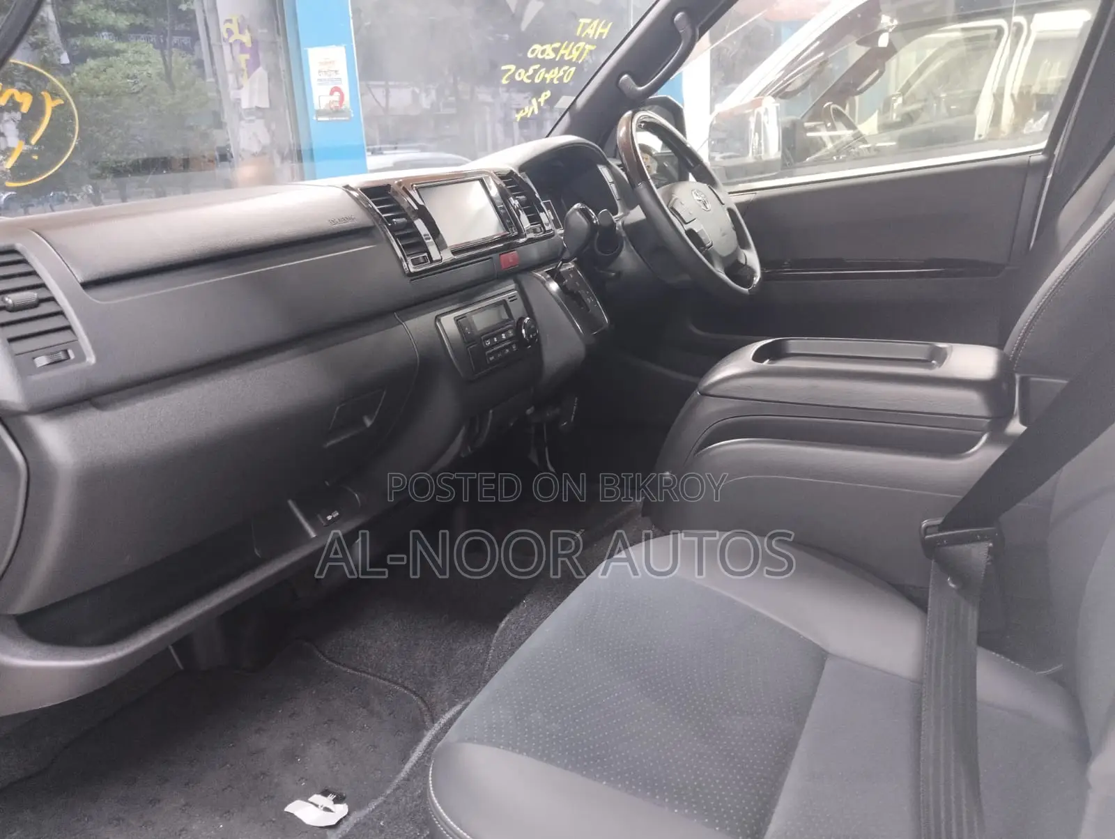 Toyota HiAce 2021 Pearl