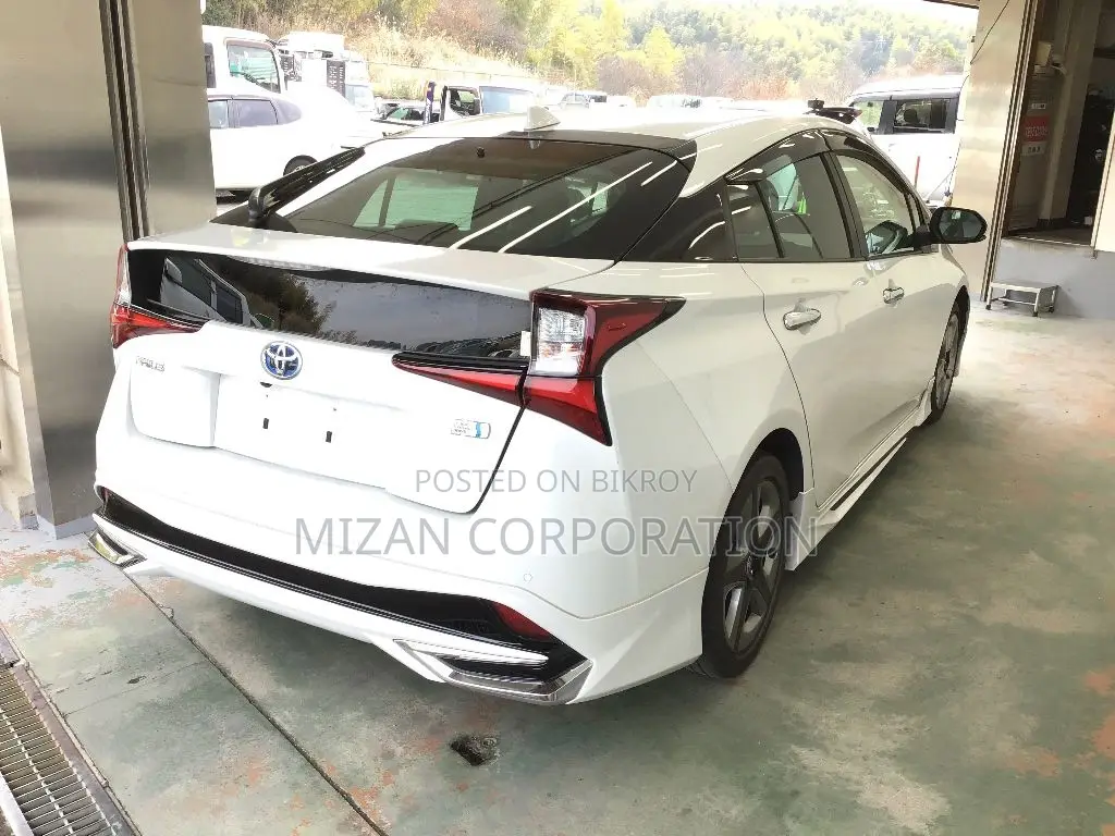 Toyota Prius 2021 Pearl