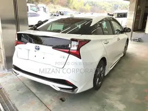 Toyota Prius 2021 Pearl