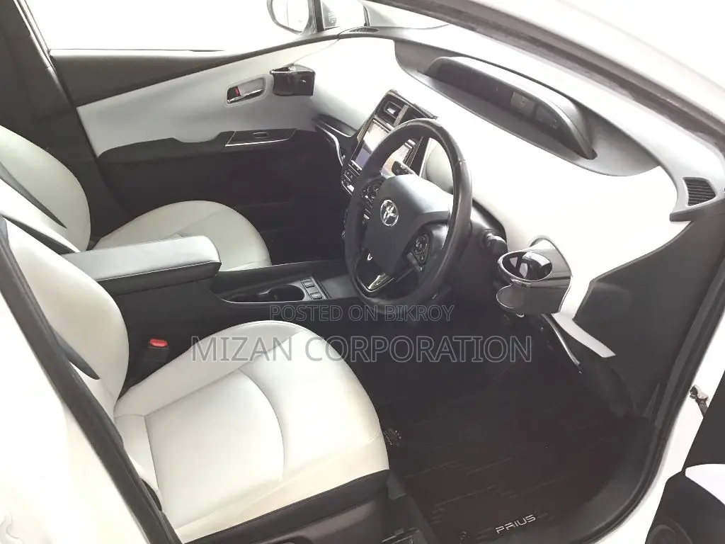 Toyota Prius 2021 Pearl
