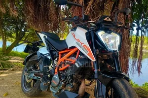 কেটিএম ডিউক ১২৫ ২০২৩ কালো