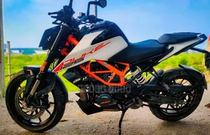 কেটিএম ডিউক ১২৫ ২০২৩ কালো