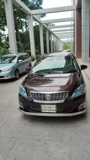 টয়োটা প্রিমিও ২০১৫ মেরুন