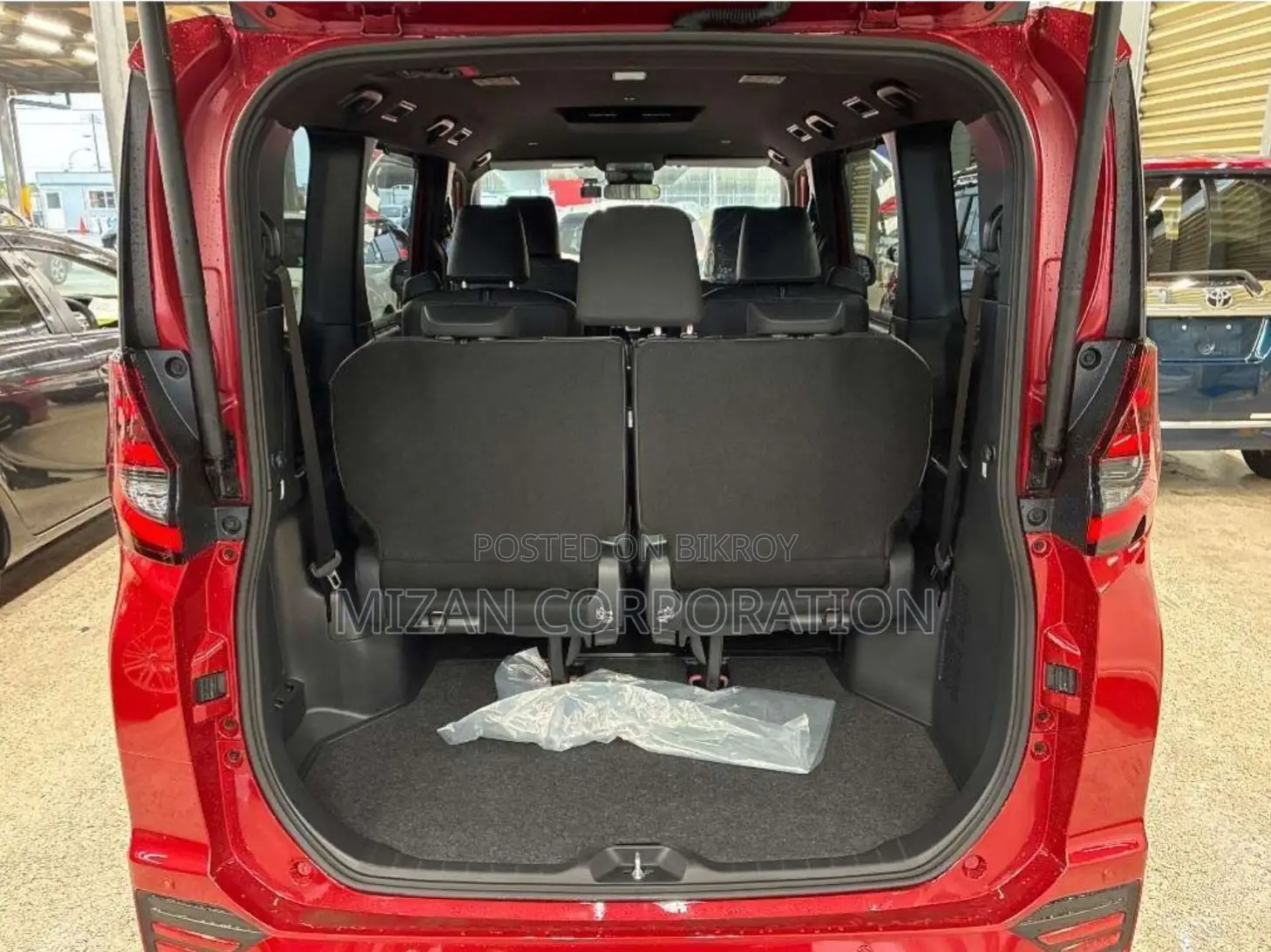 Toyota Noah 2023 Red