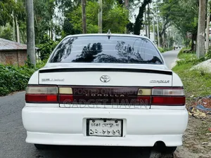 Toyota Corolla 1992 White