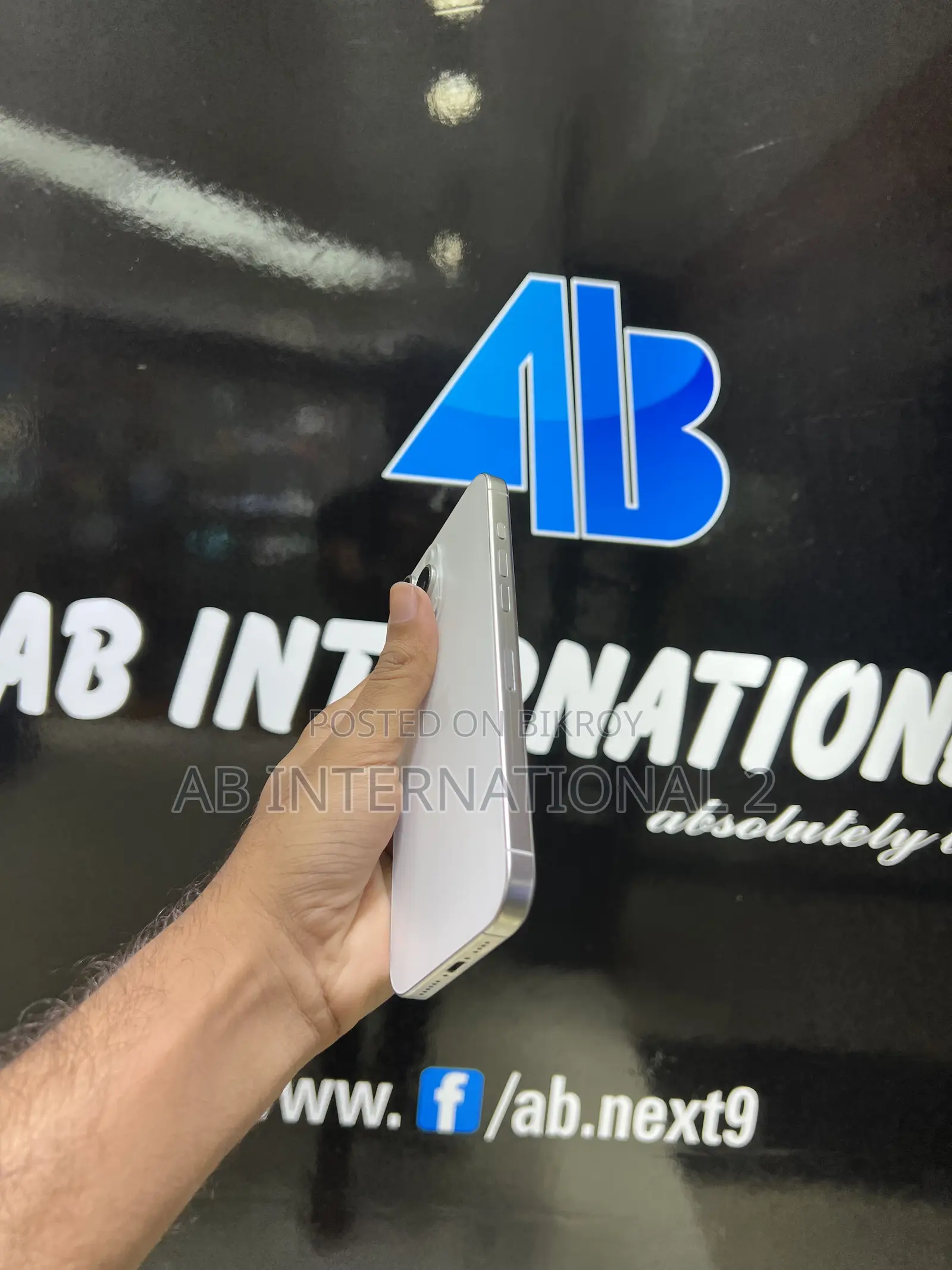 অ্যাপল আইফোন ১৬ প্রো ম্যাক্স ২৫৬ জিবি হোয়াইট