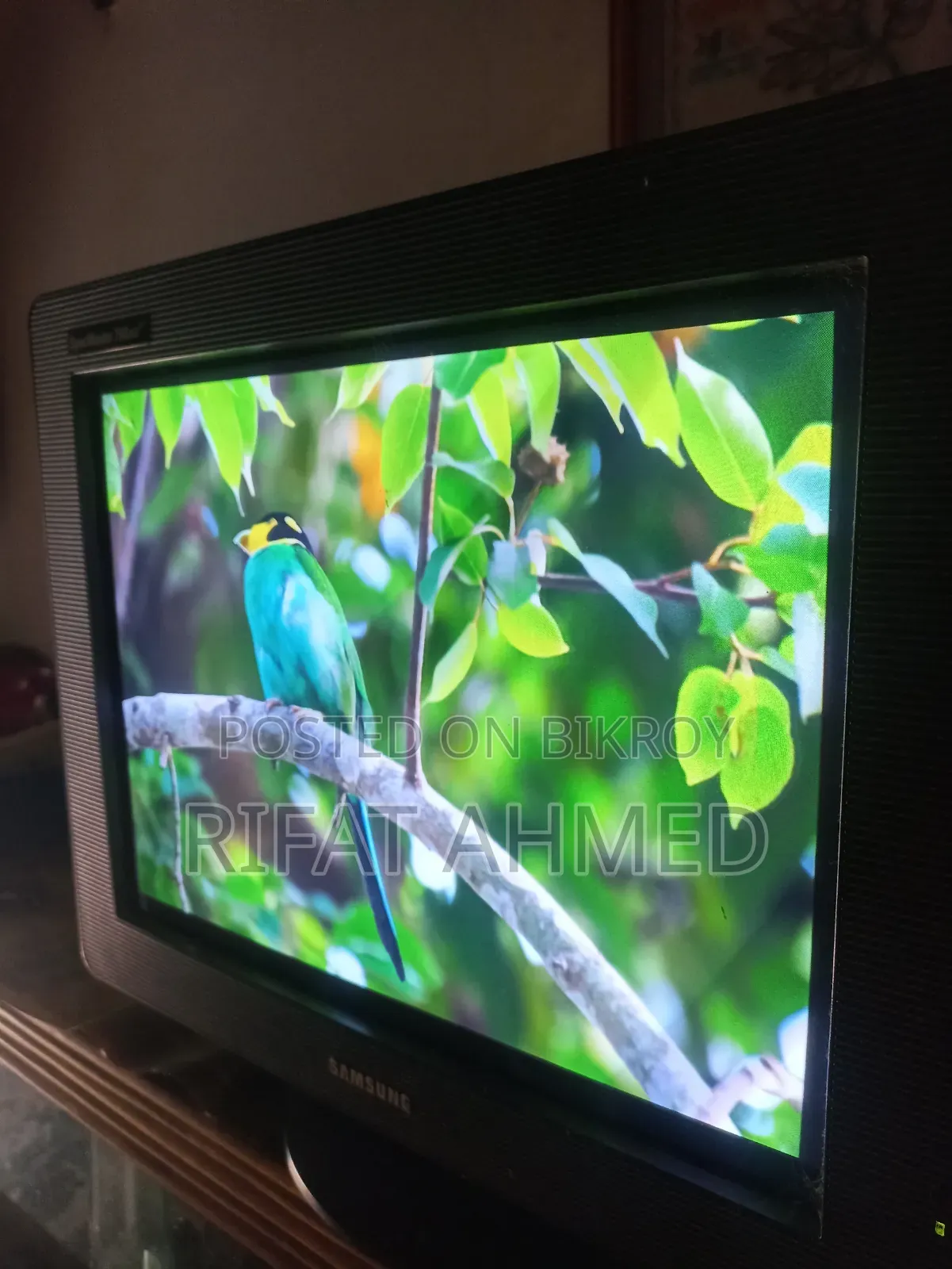Samsung 16 Inch CRT Monitor + Sound Box for Sale