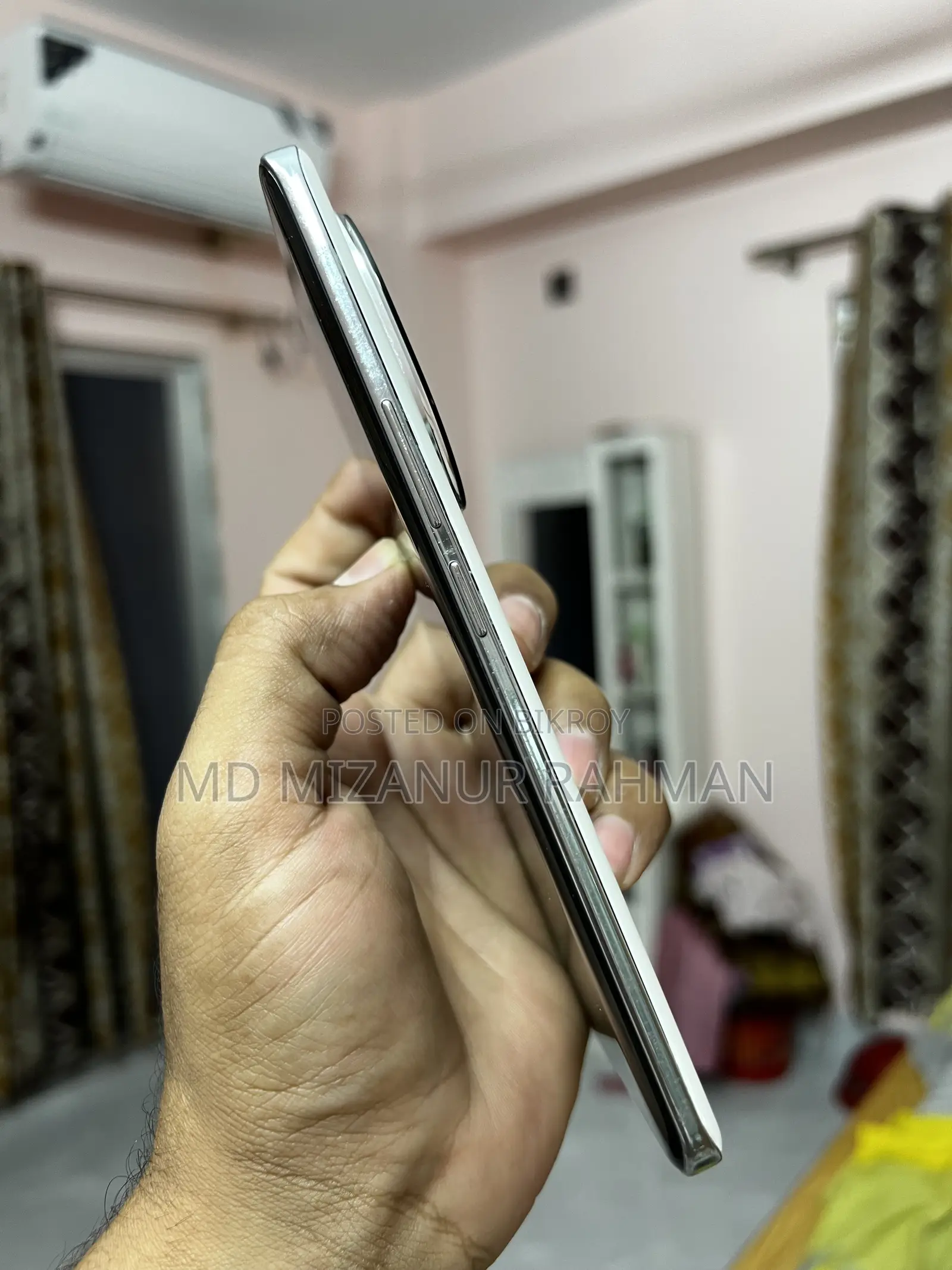 অনার ২০০ প্রো ৫১২ জিবি সাদা
