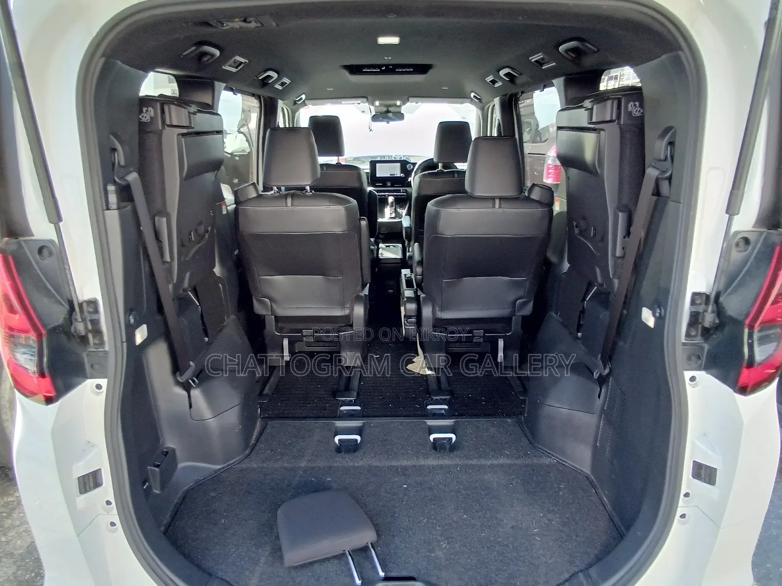 Toyota Noah 2023 Pearl