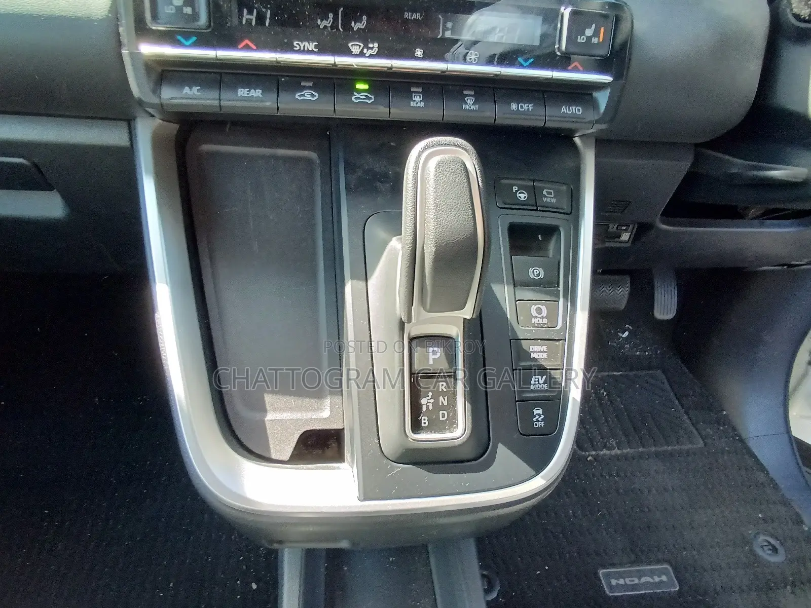 Toyota Noah 2023 Pearl