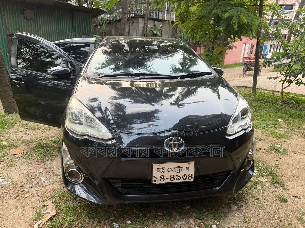 Toyota Aqua 2017 Black