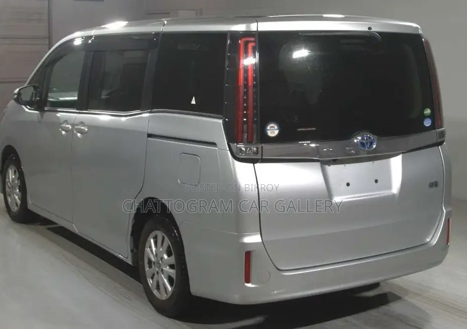Toyota Noah 1.8 FWD Hybrid (7 seater) 2021 Silver
