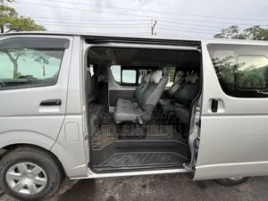 টয়োটা হাইএস ২০২২ সিলভার